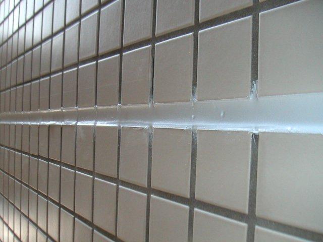 外壁がタイル仕上げのマンション　修繕工事写真
